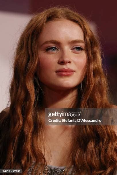 2 923 photos et images haute résolution de Sadie Sink